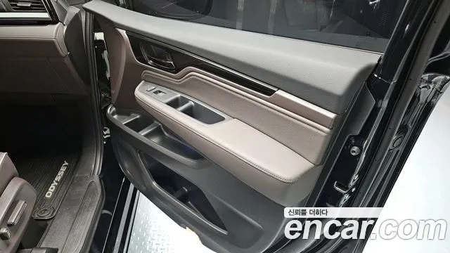 Honda Odyssey 2023 — фото 15