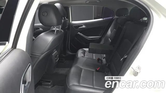 Mercedes-Benz GLA-Class 2015 — фото 11