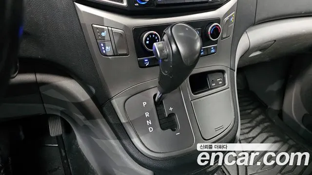 Hyundai Starex 2019 — фото 9