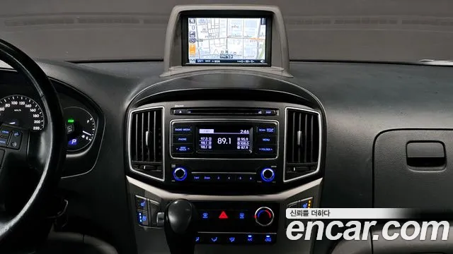 Hyundai Starex 2019 — фото 14