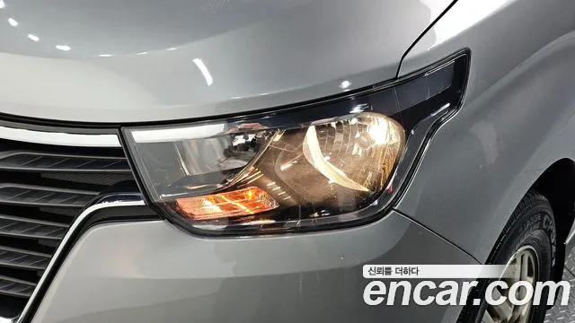 Hyundai Starex 2018 — фото 8