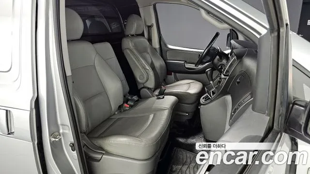 Hyundai Starex 2018 — фото 16