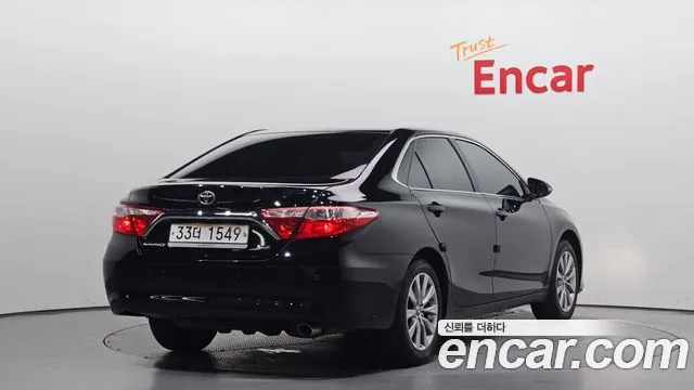 Toyota Camry 2017 — фото 2
