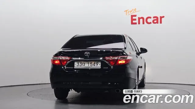 Toyota Camry 2017 — фото 4