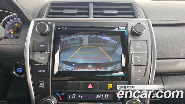 Toyota Camry 2017 — фото 13