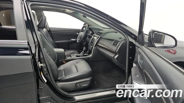 Toyota Camry 2017 — фото 17