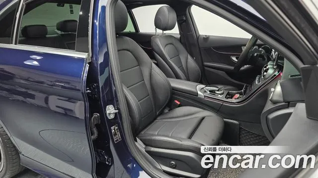 Mercedes-Benz C-Class 2019 — фото 18