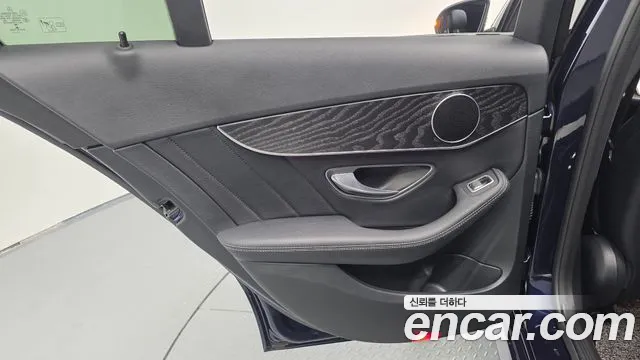 Mercedes-Benz C-Class 2019 — фото 15