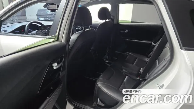 Kia Niro 2021 — фото 11