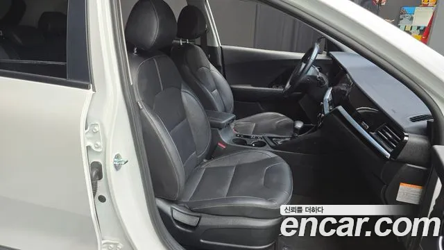 Kia Niro 2021 — фото 12