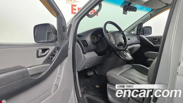 Hyundai Starex 2015 — фото 10