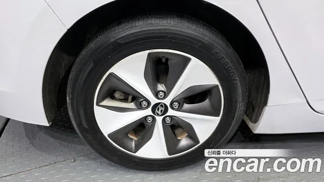 Hyundai Ioniq 2019 — фото 5