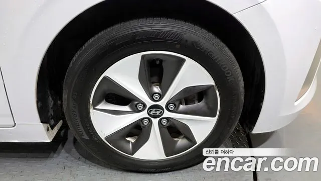 Hyundai Ioniq 2019 — фото 7