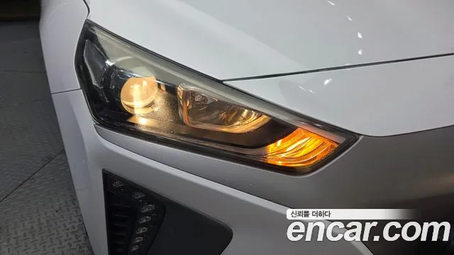 Hyundai Ioniq 2019 — фото 8