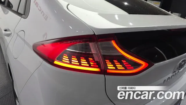 Hyundai Ioniq 2019 — фото 9