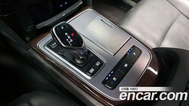 Hyundai Equus 2015 — фото 9