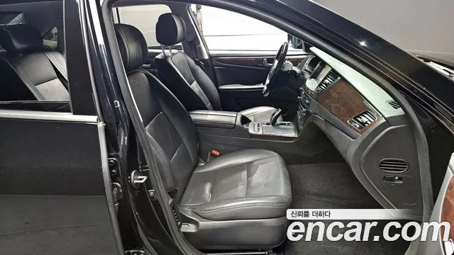 Hyundai Equus 2015 — фото 10