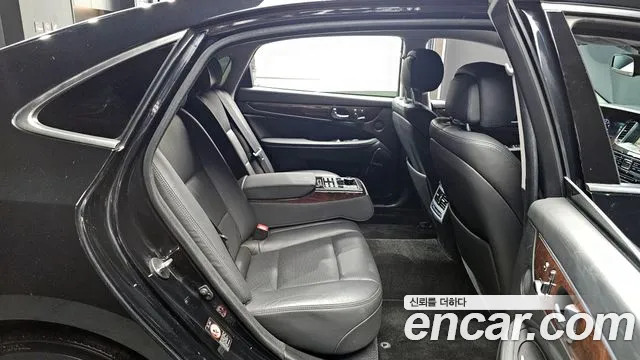 Hyundai Equus 2015 — фото 11