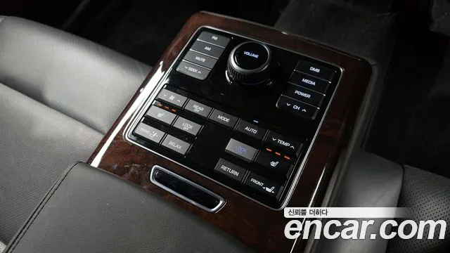Hyundai Equus 2015 — фото 19