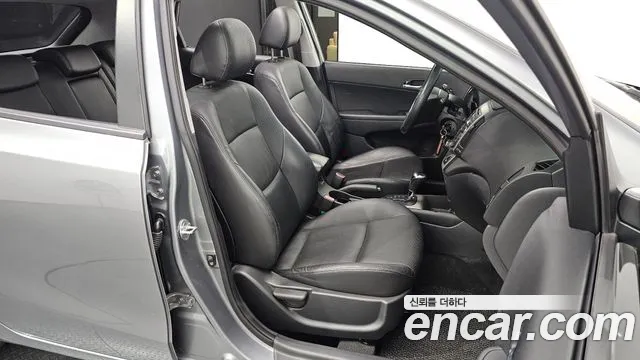 Hyundai i30 2011 — фото 11