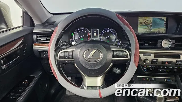 Lexus ES 2017 — фото 13