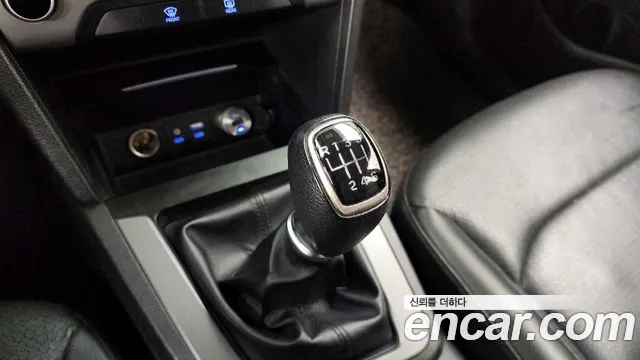 Hyundai AVANTE 2016 — фото 12