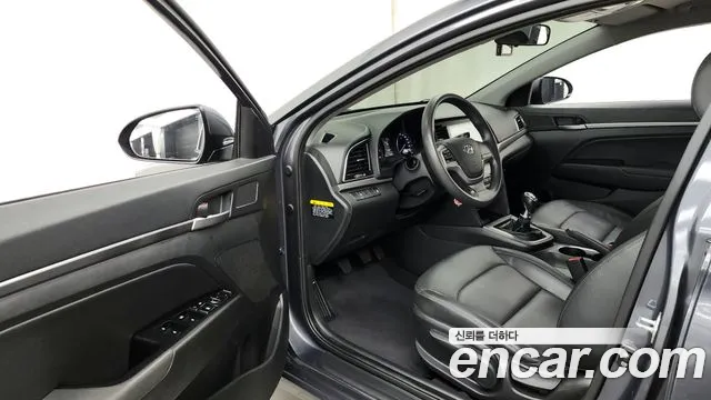 Hyundai AVANTE 2016 — фото 13