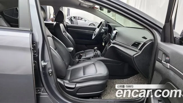 Hyundai AVANTE 2016 — фото 17