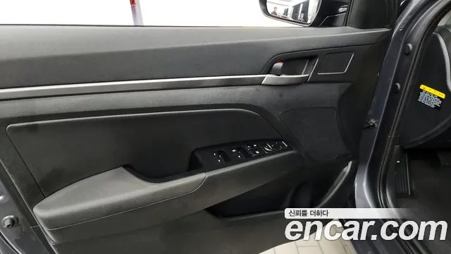Hyundai AVANTE 2016 — фото 14