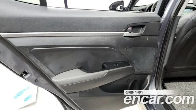 Hyundai AVANTE 2016 — фото 15