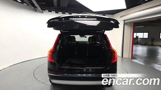 Volvo XC90 2022 — фото 20