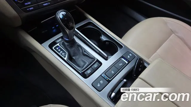 Hyundai Genesis 2016 — фото 9