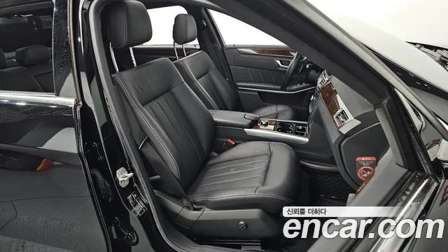 Mercedes-Benz E-Class 2016 — фото 11
