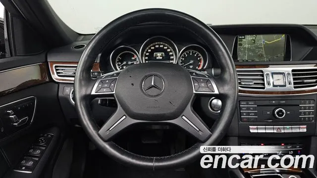 Mercedes-Benz E-Class 2016 — фото 13