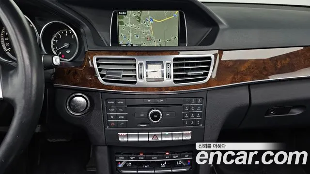 Mercedes-Benz E-Class 2016 — фото 14