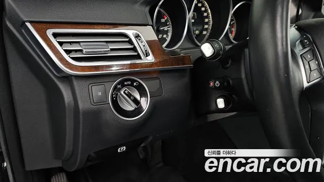 Mercedes-Benz E-Class 2016 — фото 18