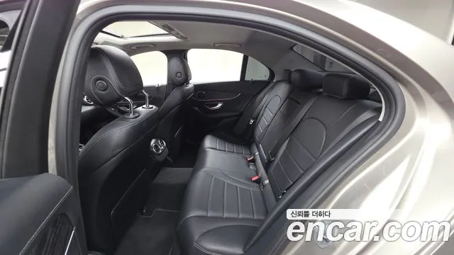Mercedes-Benz C-Class 2019 — фото 18