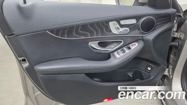 Mercedes-Benz C-Class 2019 — фото 14