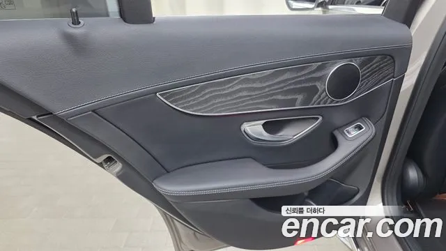 Mercedes-Benz C-Class 2019 — фото 15