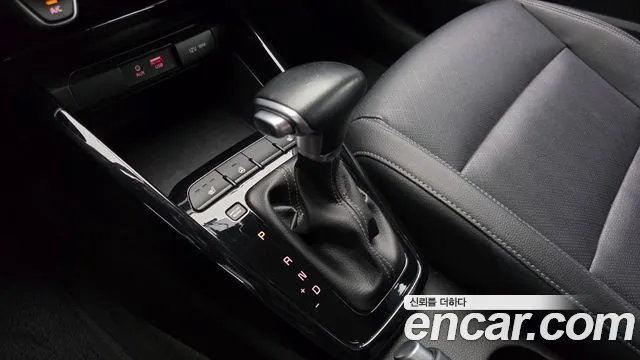 Kia Stonic 2018 — фото 11