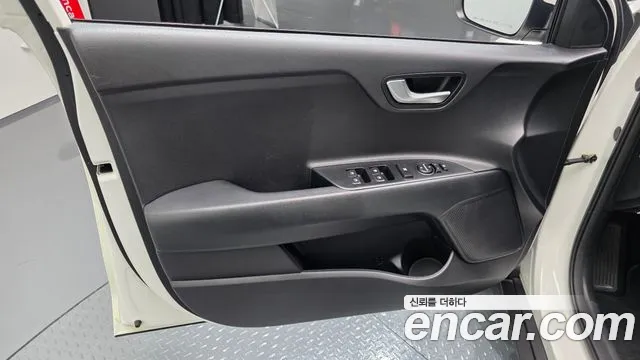 Kia Stonic 2018 — фото 13