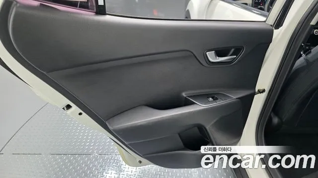 Kia Stonic 2018 — фото 14