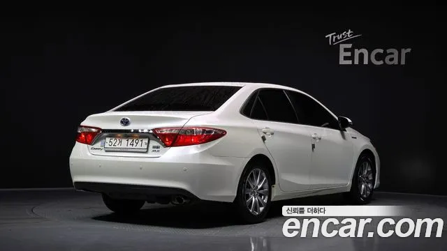 Toyota Camry 2017 — фото 2