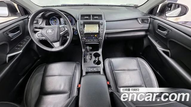 Toyota Camry 2017 — фото 10