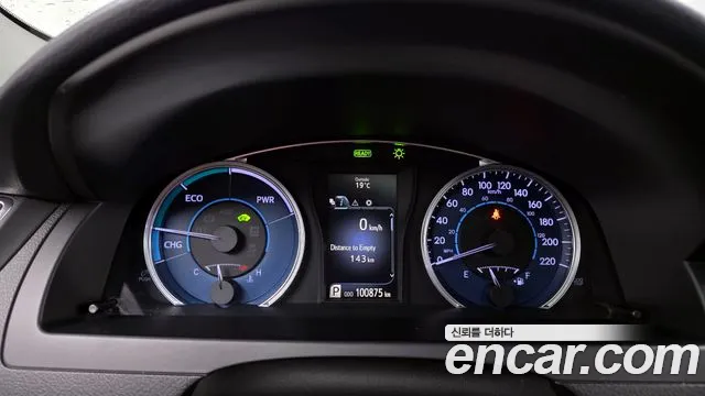 Toyota Camry 2017 — фото 11
