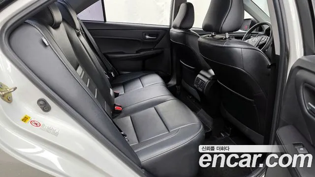 Toyota Camry 2017 — фото 18