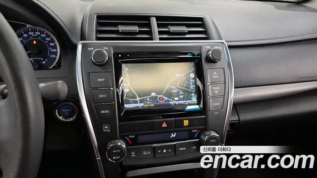 Toyota Camry 2017 — фото 20