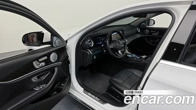 Mercedes-Benz E-Class 2018 — фото 10
