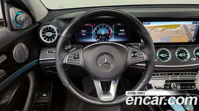 Mercedes-Benz E-Class 2018 — фото 14