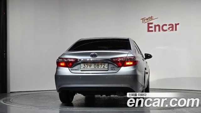 Toyota Camry 2016 — фото 4